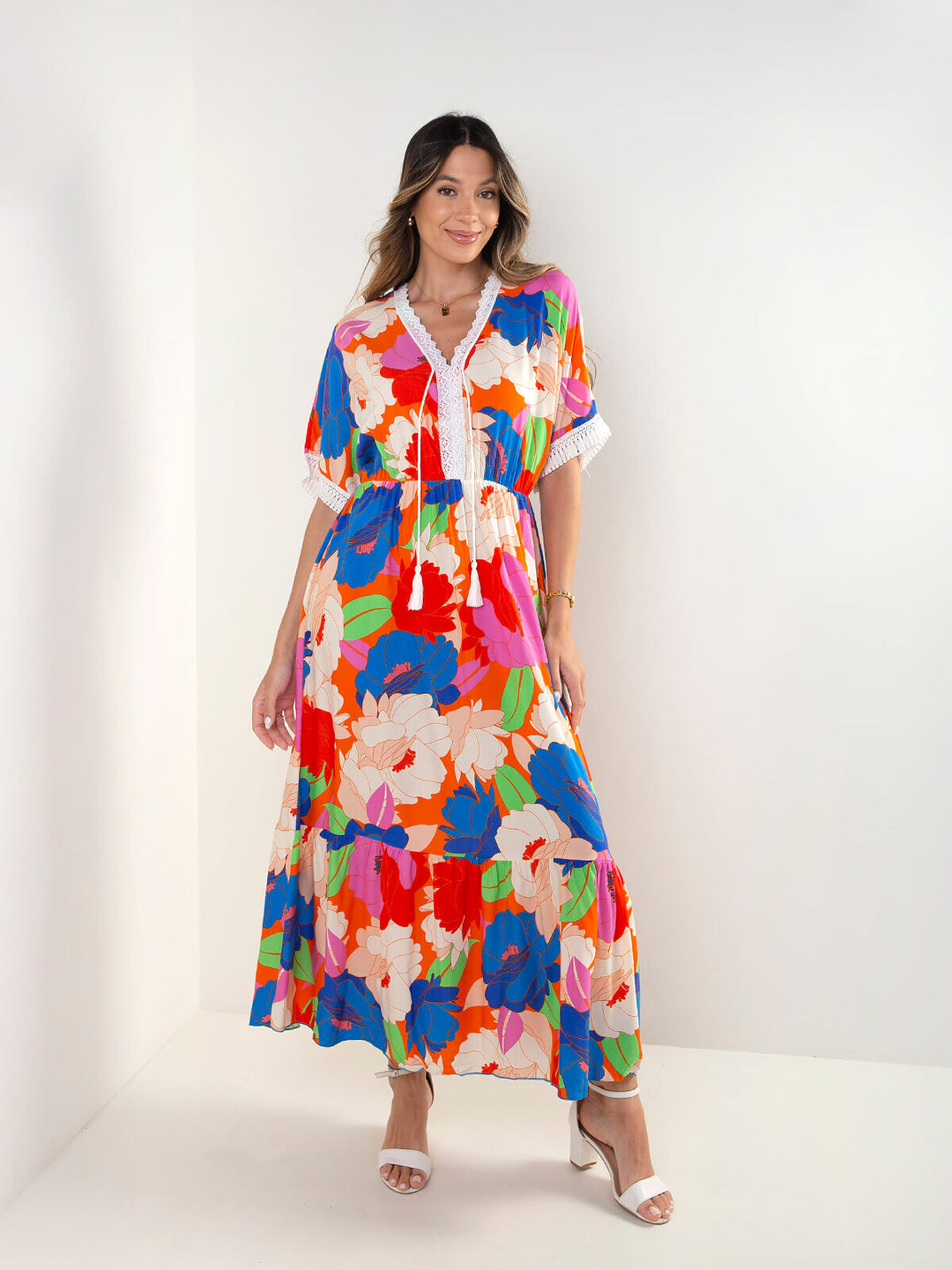Vestido comprido floral com renda