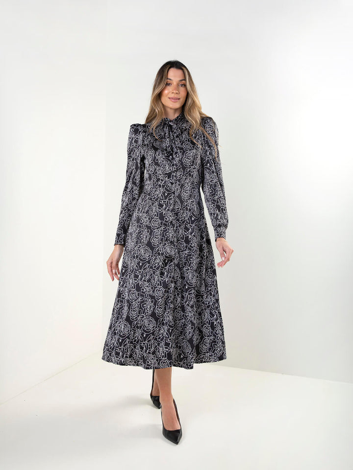 Vestido camiseiro midi preto