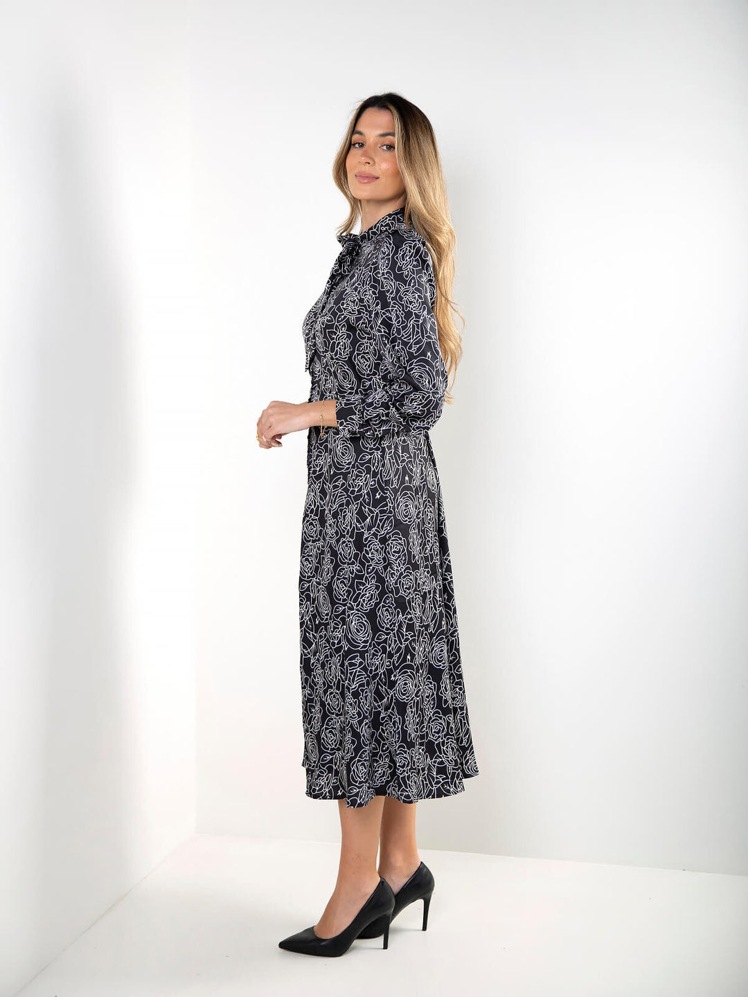Vestido camiseiro midi preto