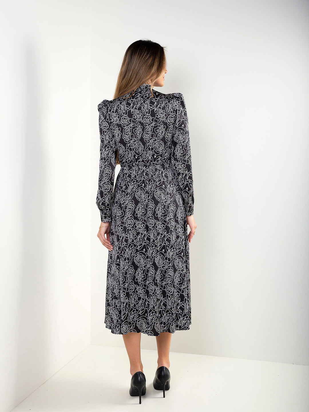 Vestido camiseiro midi preto