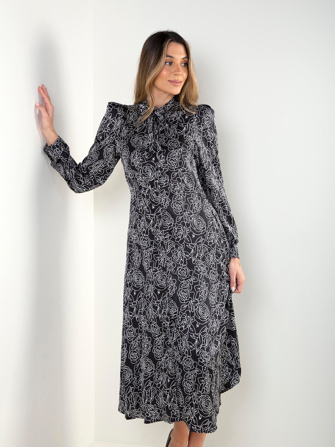 Vestido camiseiro midi preto