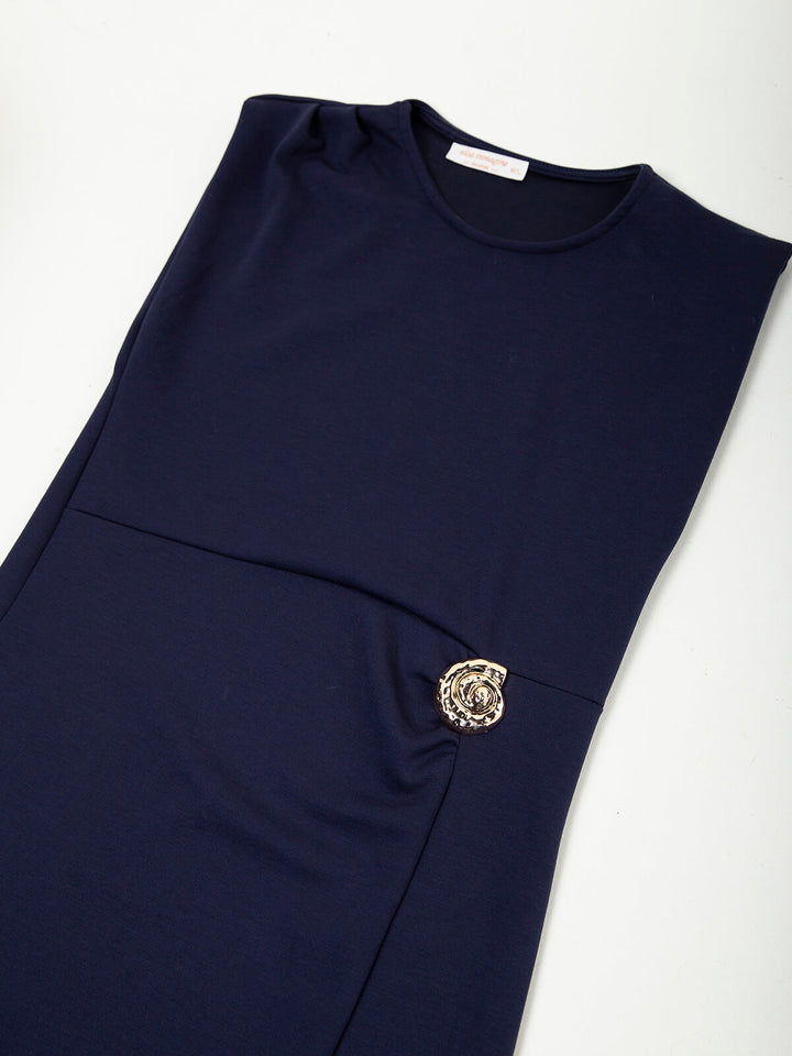 Vestido midi com detalhe dourado