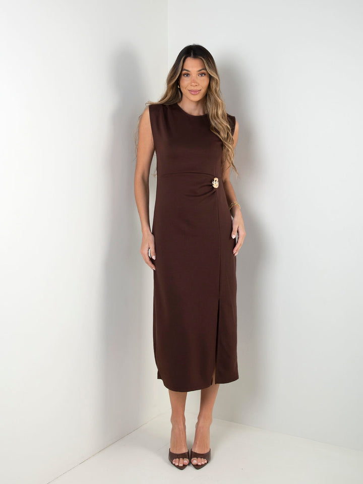 Vestido midi com detalhe dourado