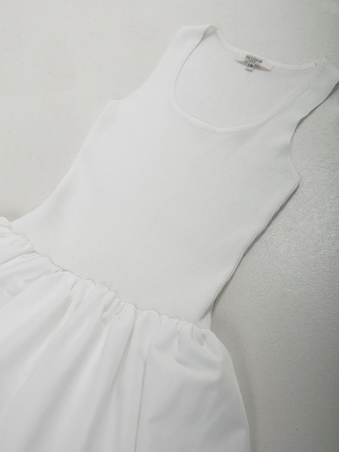 Vestido curto saia balão