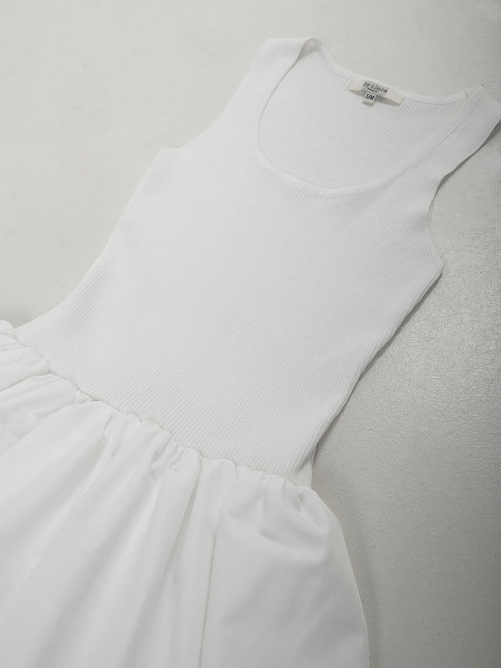 Vestido curto saia balão