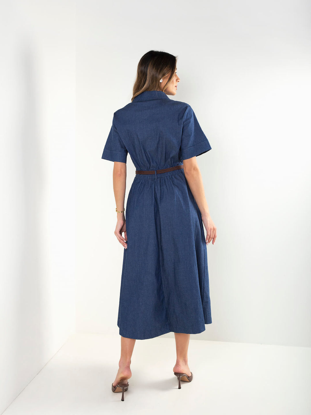 Vestido midi manga curta com cinto