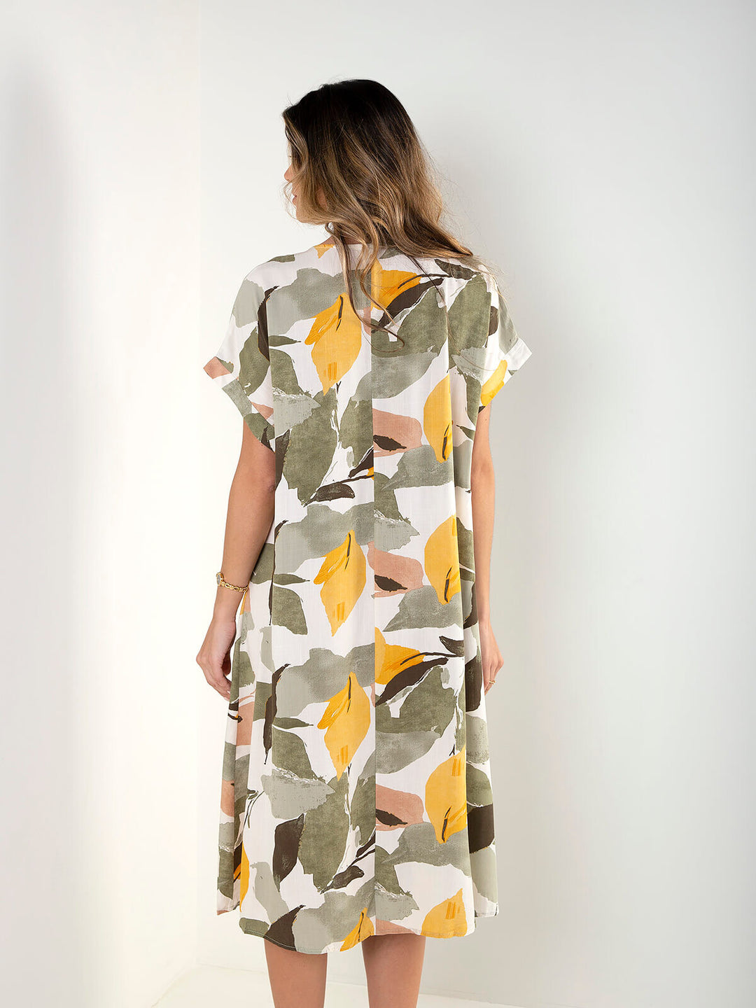 Vestido midi fluído com estampado
