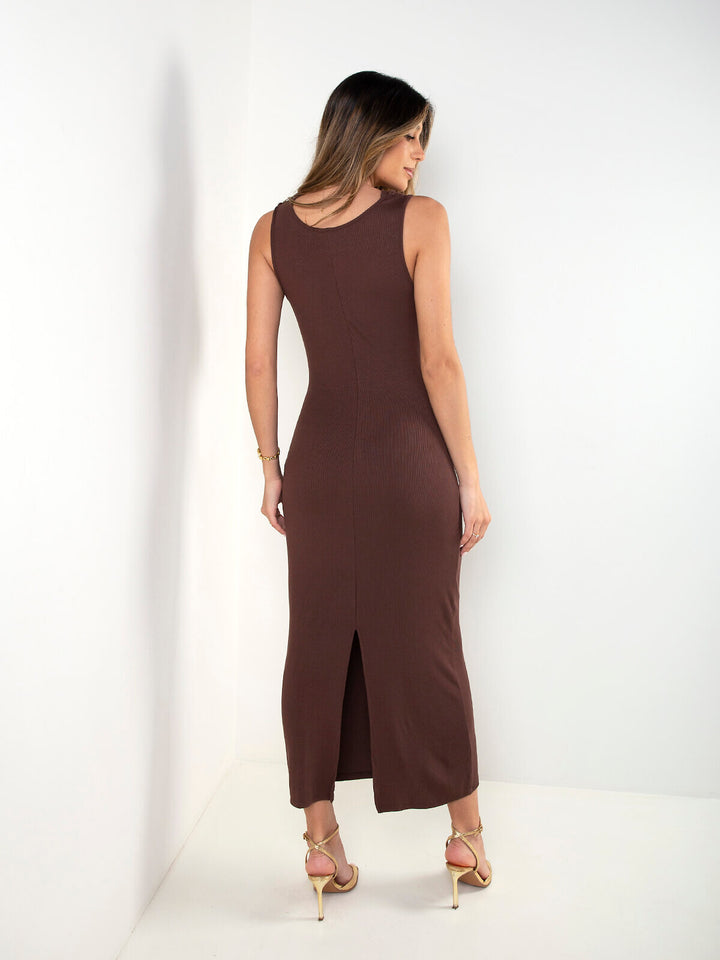 Vestido comprido canelado com aplicação