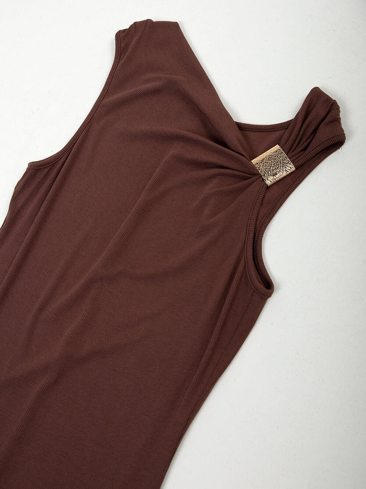 Vestido comprido canelado com aplicação
