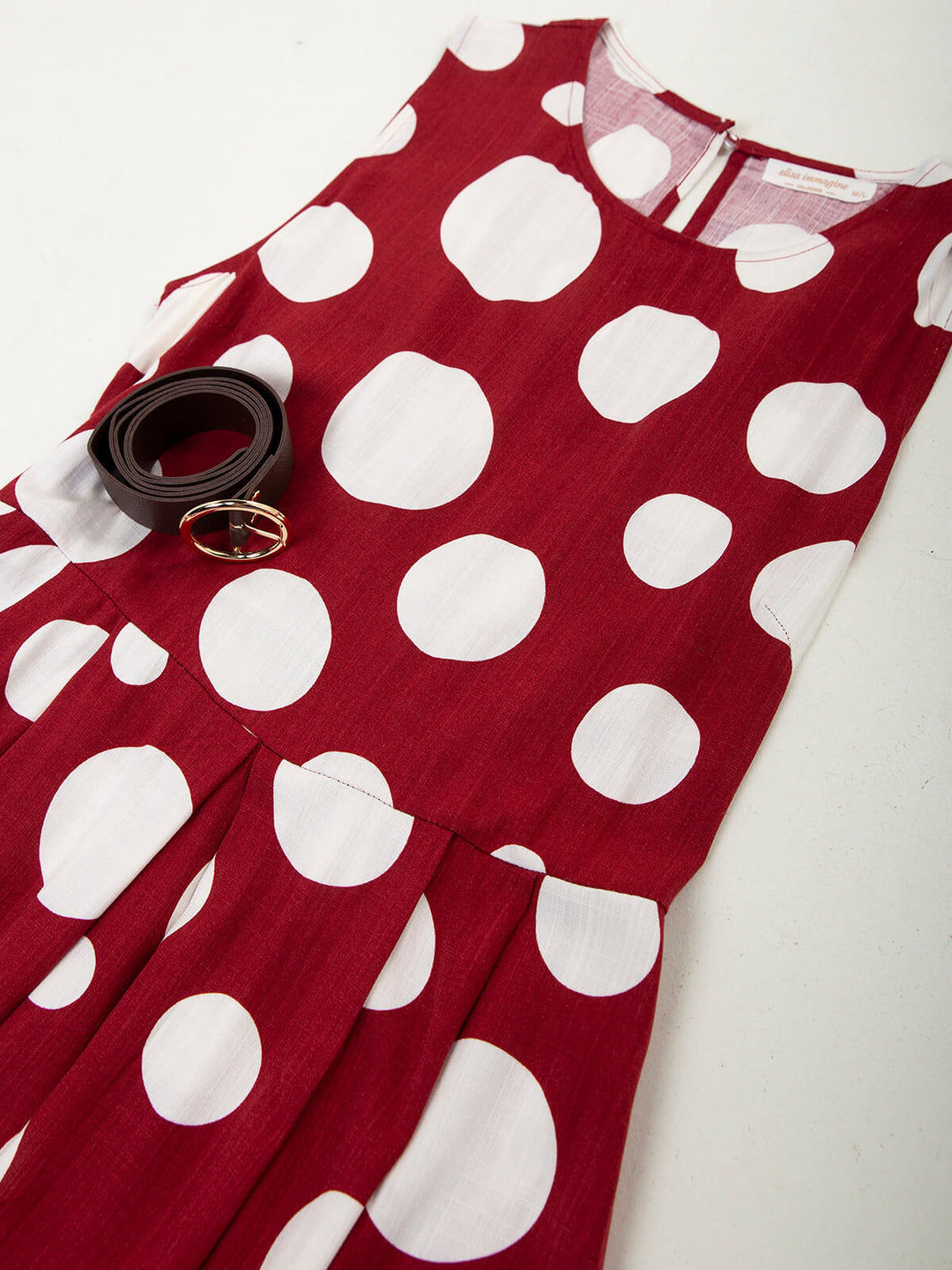 Vestido midi às bolas com cinto