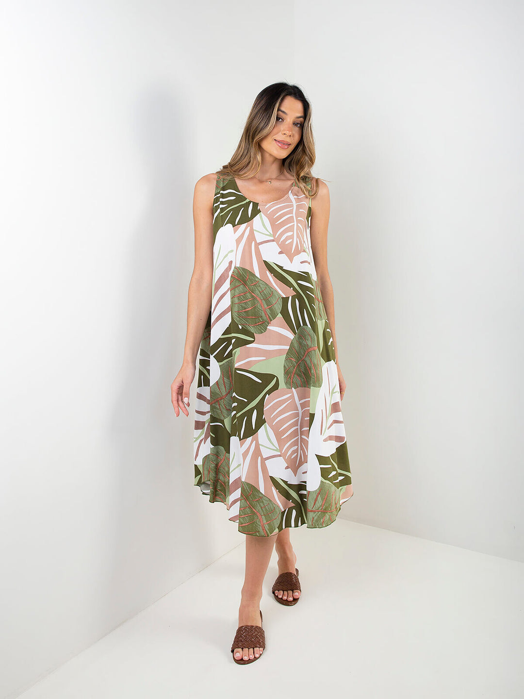 Vestido midi com estampado tropical