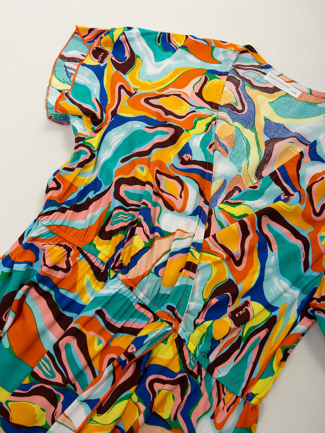 Vestido comprido estampado abstrato