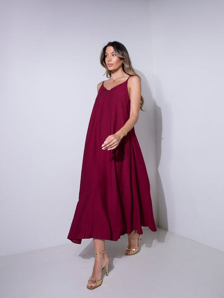 Vestido comprido fluído com alças finas