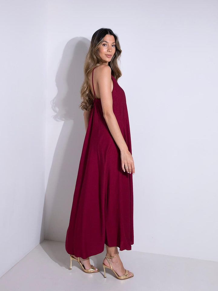Vestido comprido fluído com alças finas