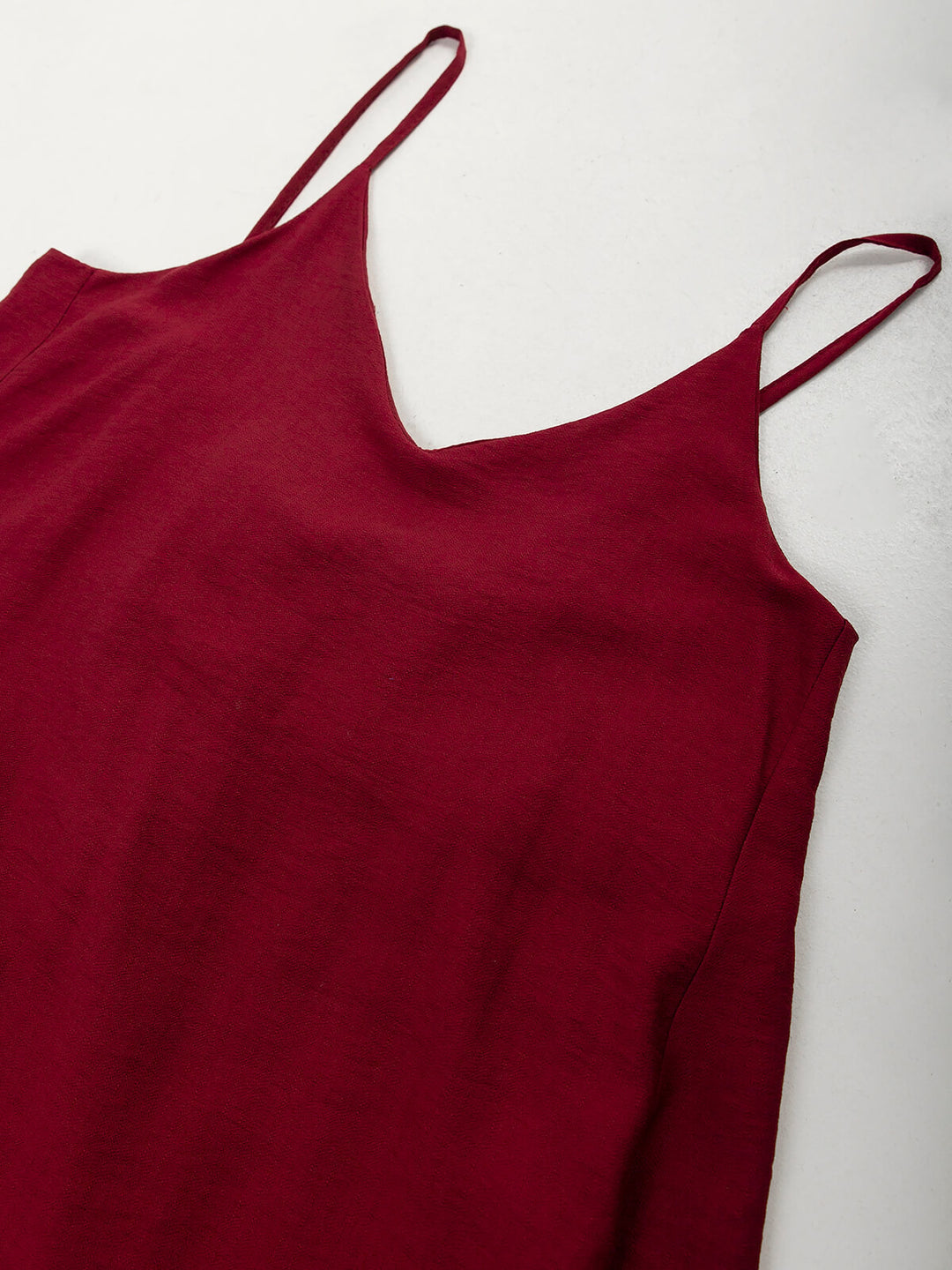 Vestido comprido fluído com alças finas