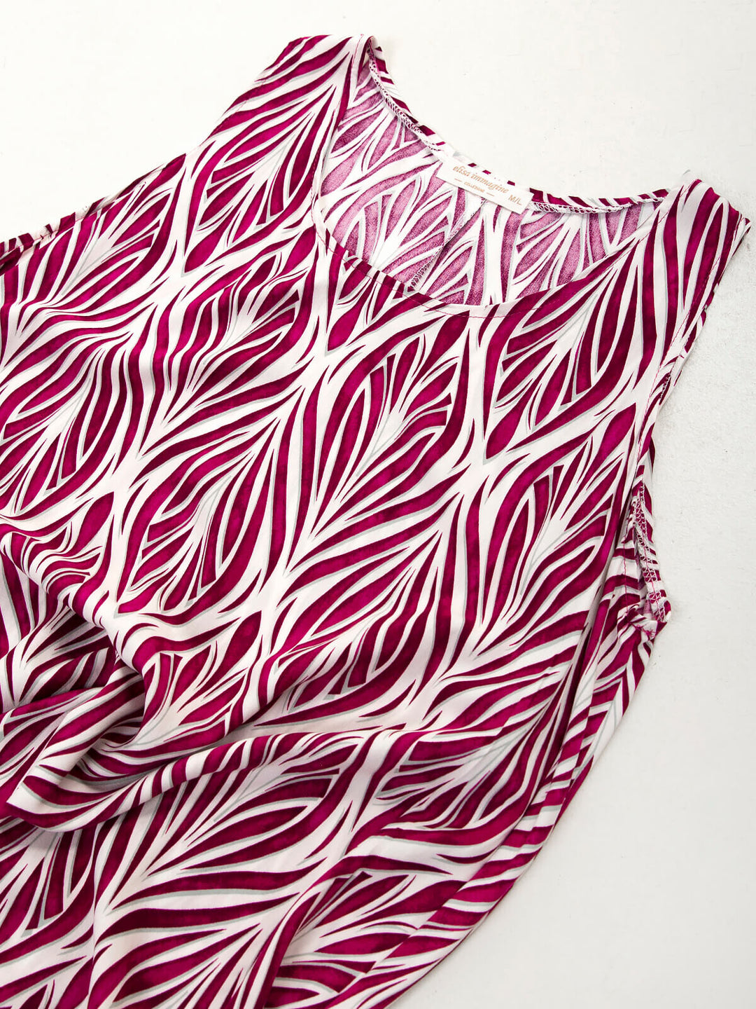 Vestido midi estampado sem mangas