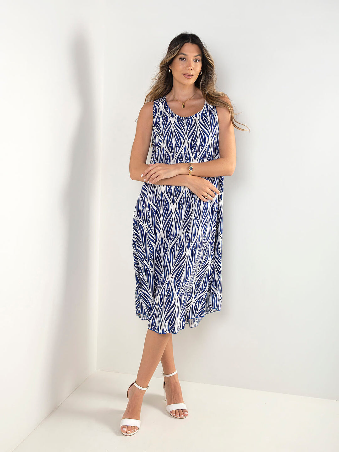 Vestido midi estampado sem mangas