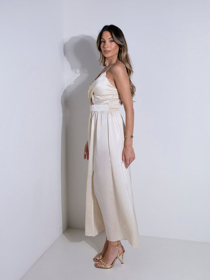 Vestido comprido acetinado em V