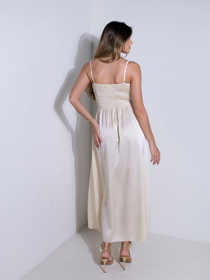 Vestido comprido acetinado em V