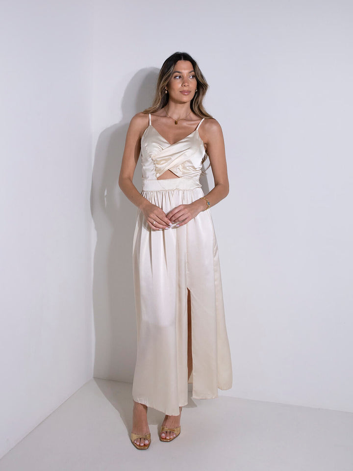 Vestido comprido acetinado em V