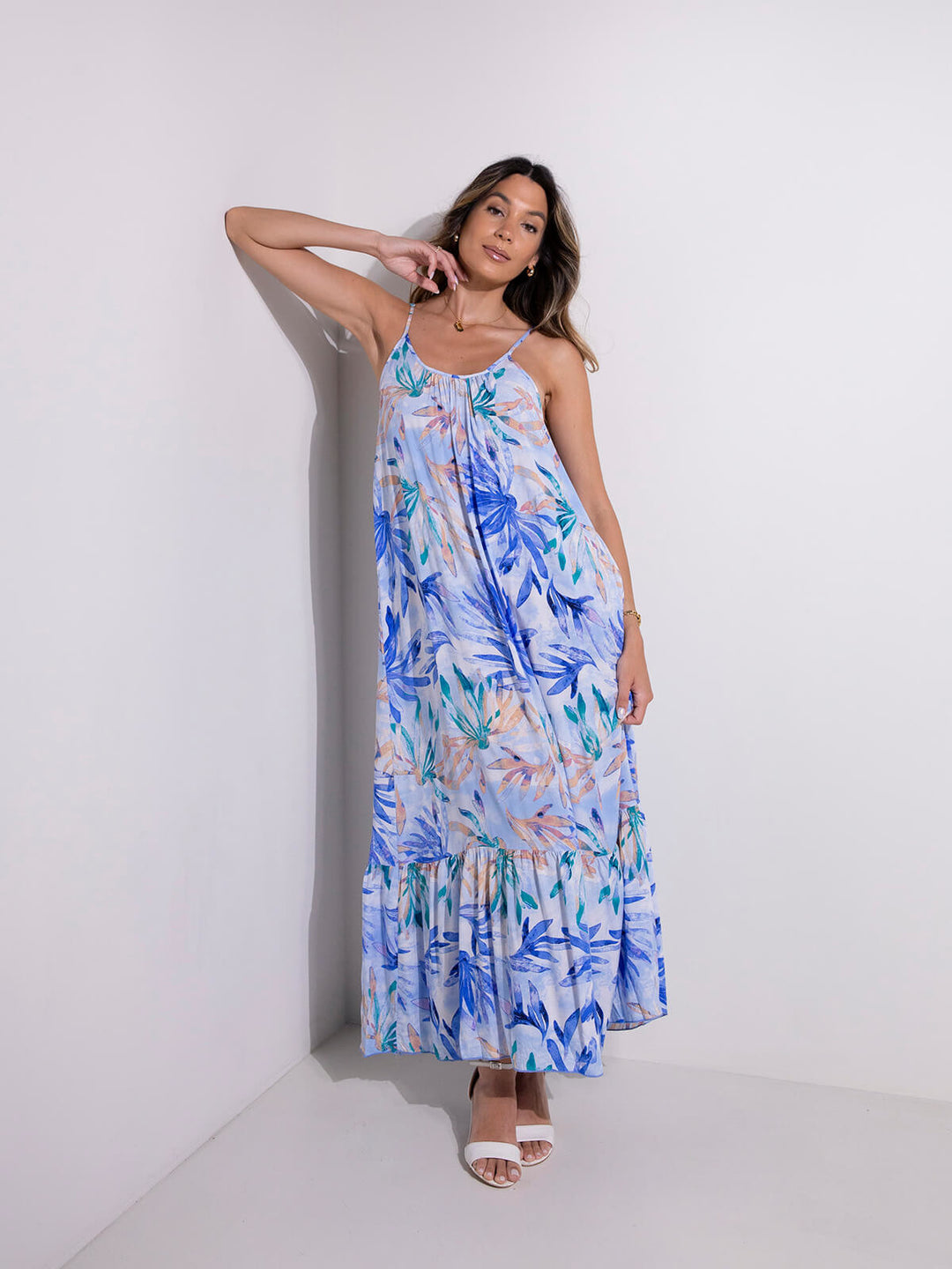 Vestido fluído estampado tropical