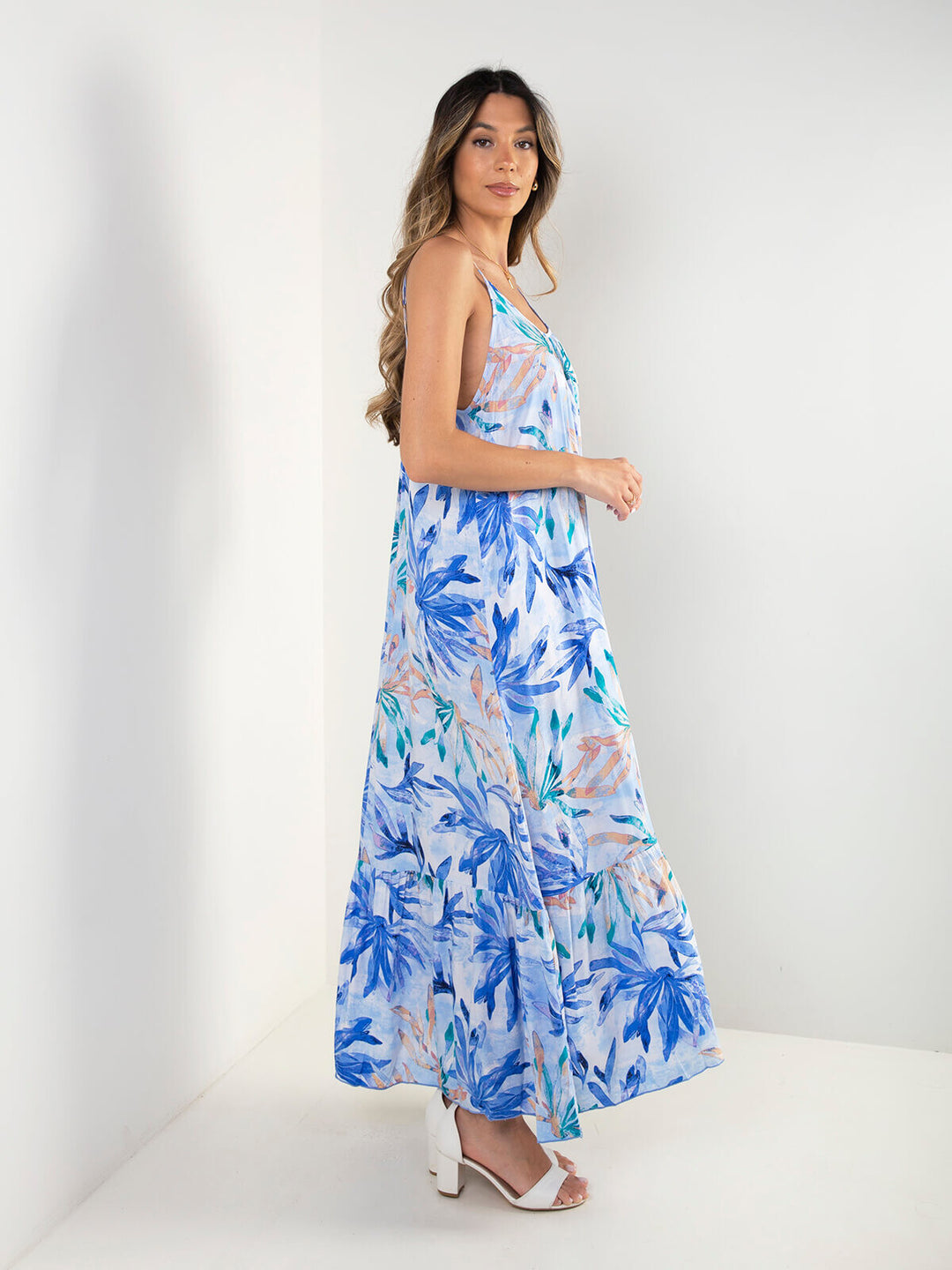 Vestido fluído estampado tropical