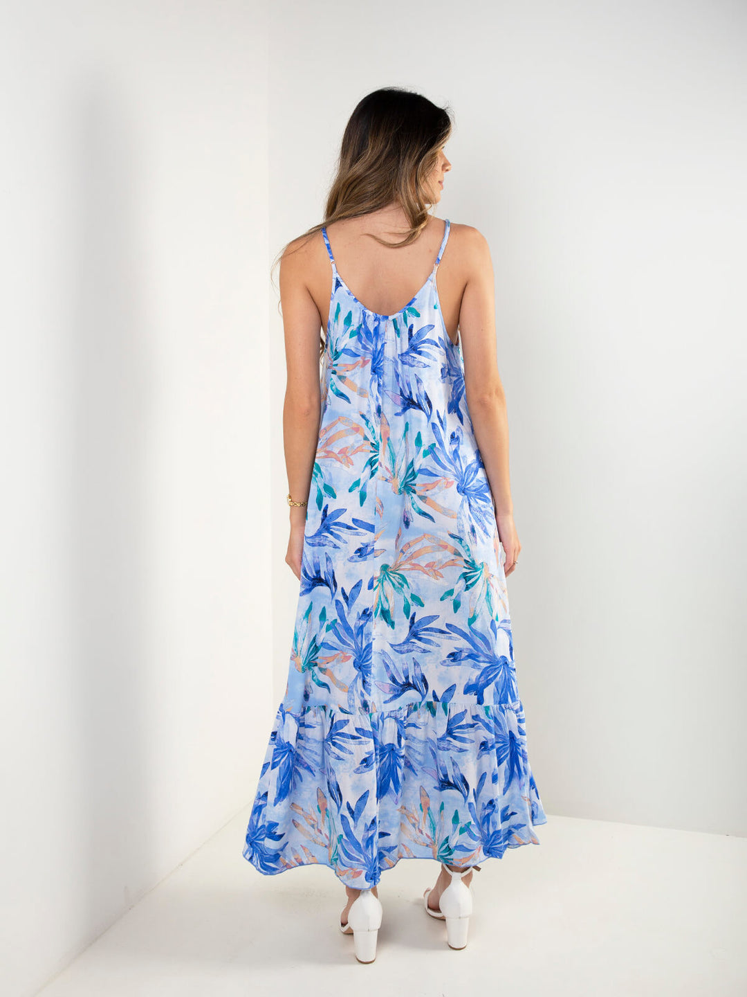 Vestido fluído estampado tropical