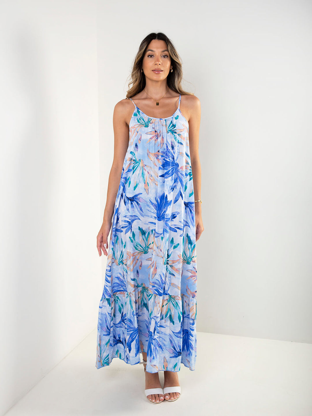 Vestido fluído estampado tropical