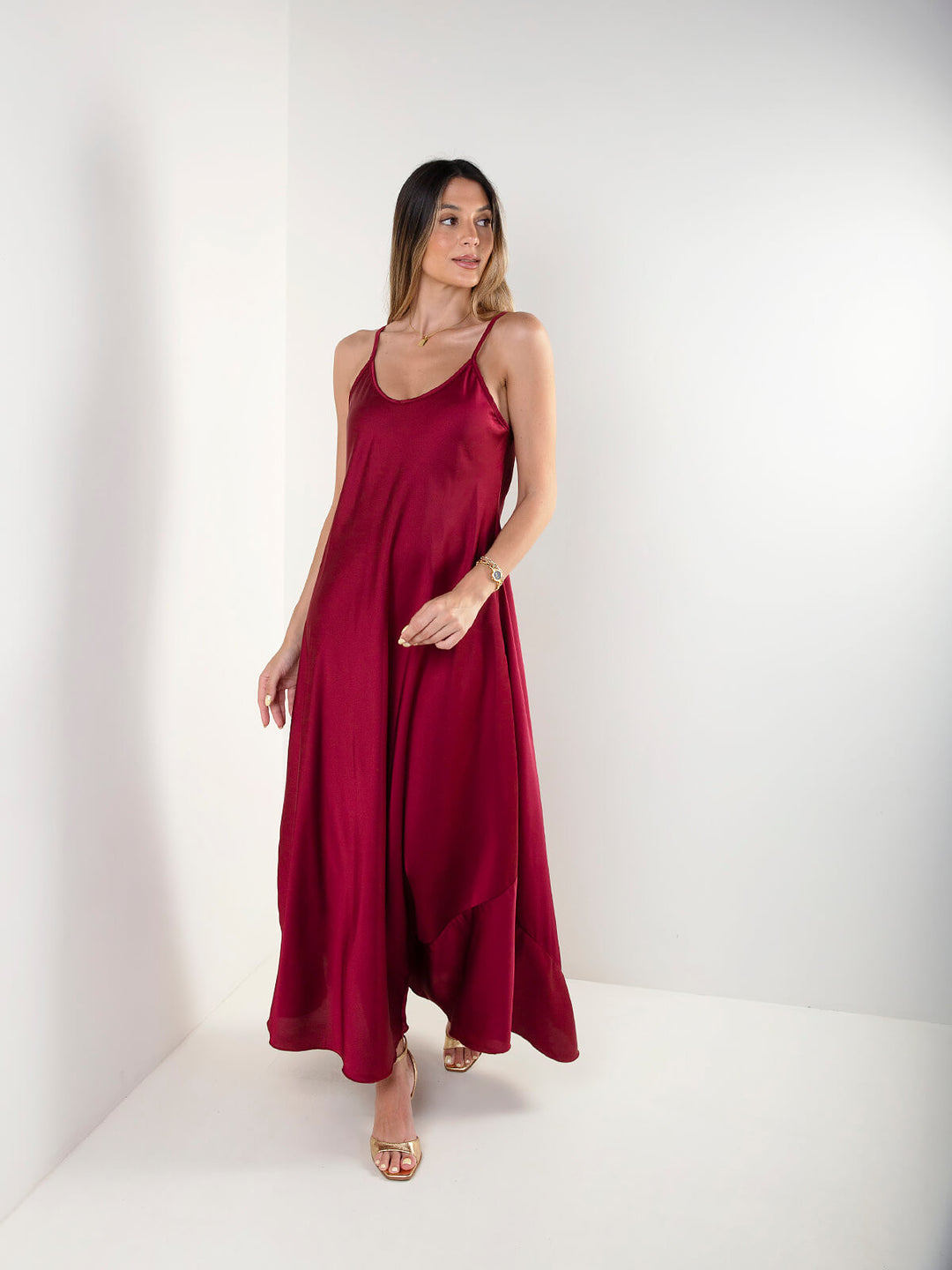 Vestido comprido acetinado de alças
