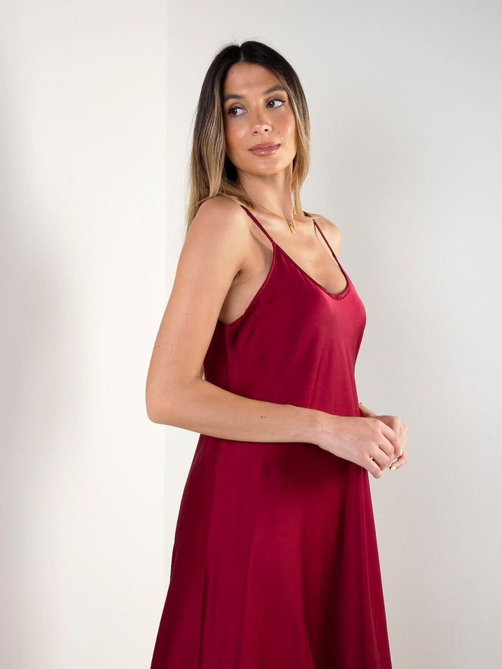Vestido comprido acetinado de alças