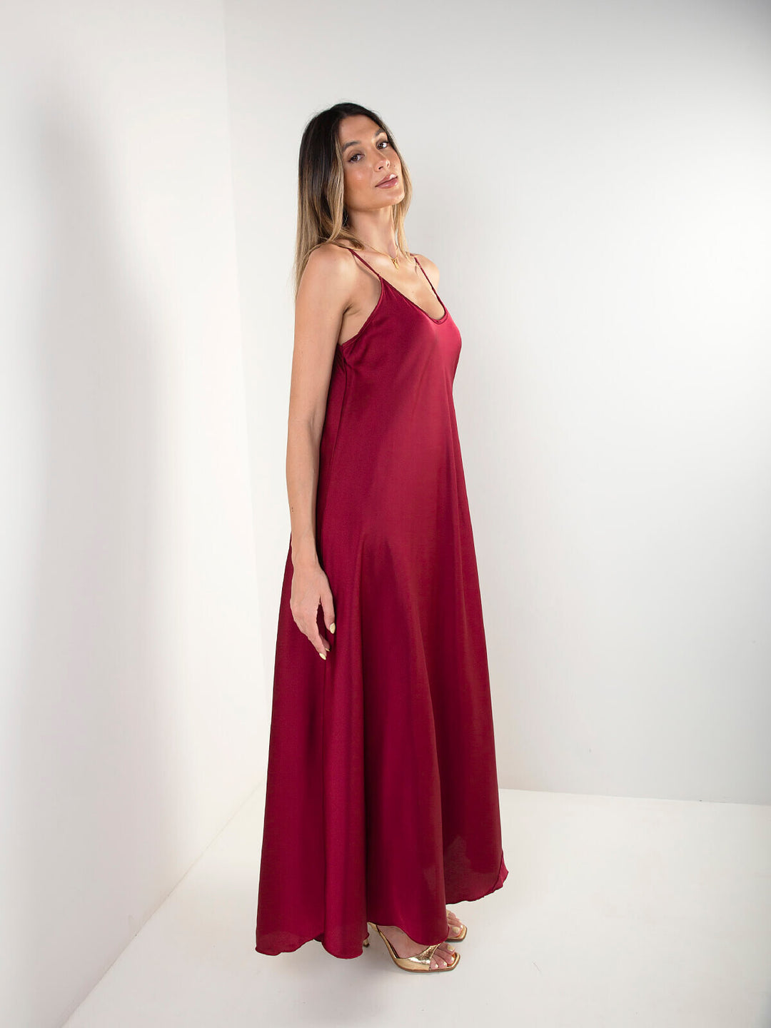 Vestido comprido acetinado de alças