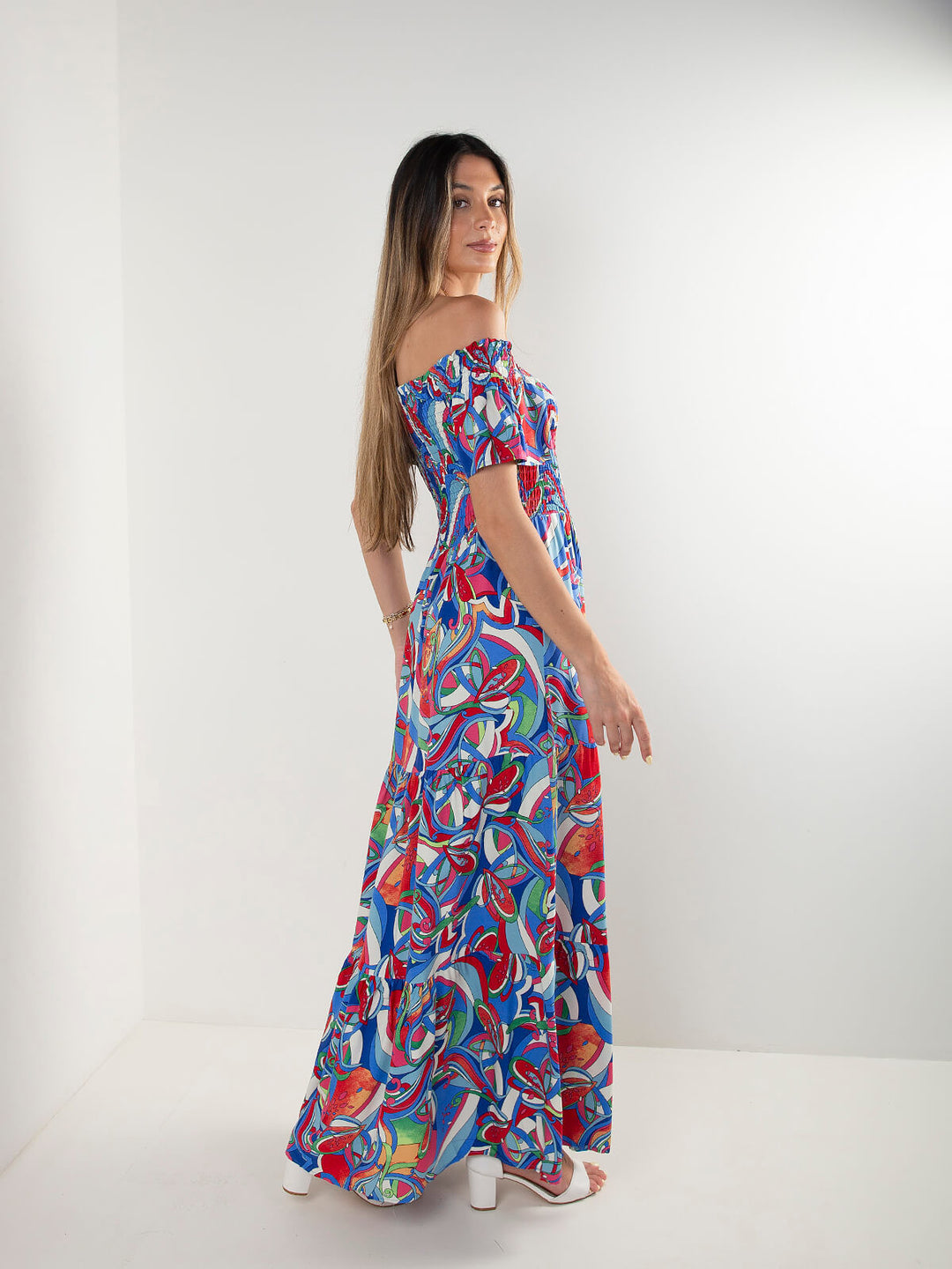 Vestido comprido estampado com decote barco