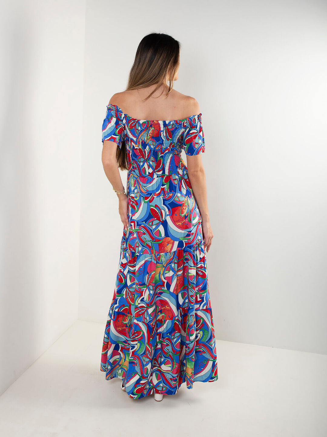Vestido comprido estampado com decote barco