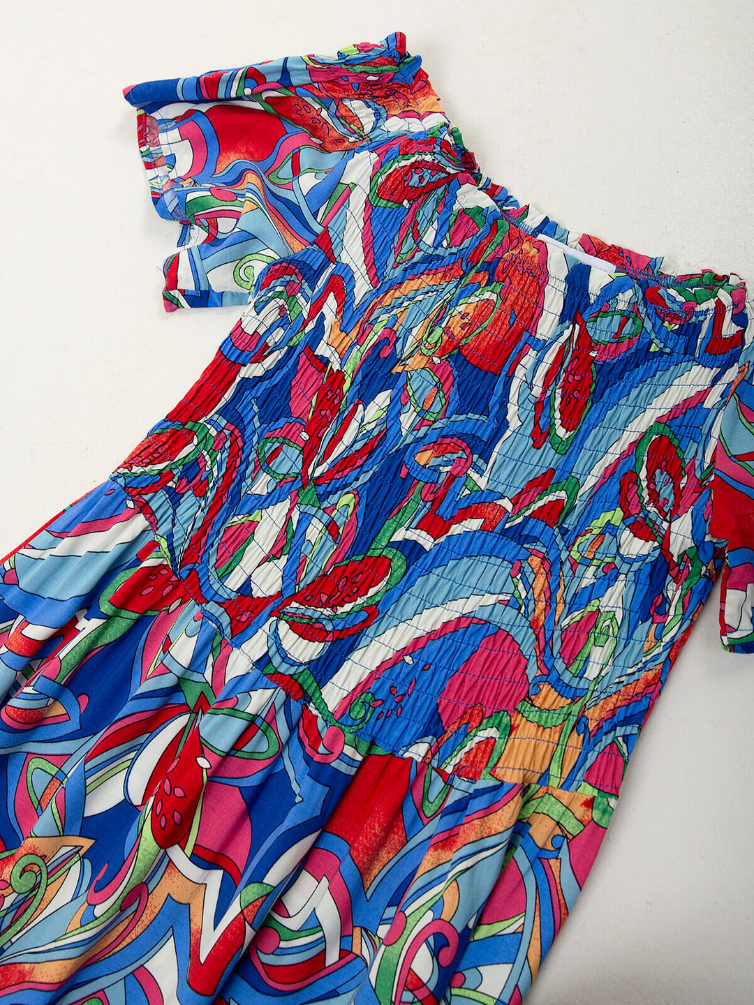 Vestido comprido estampado com decote barco