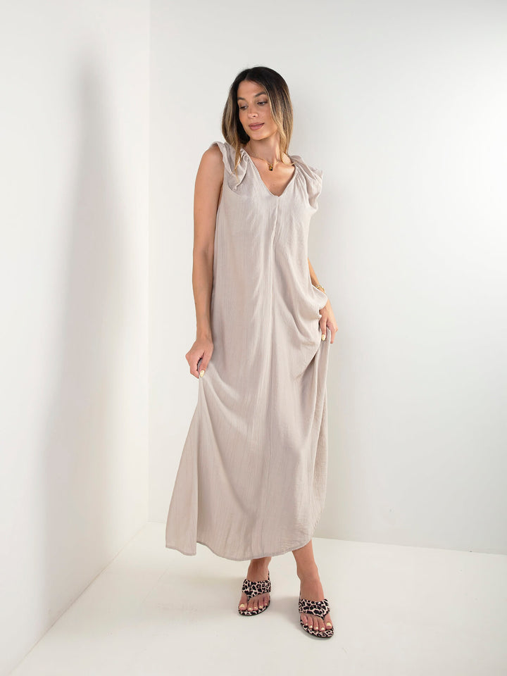Vestido comprido fluído com alças largas