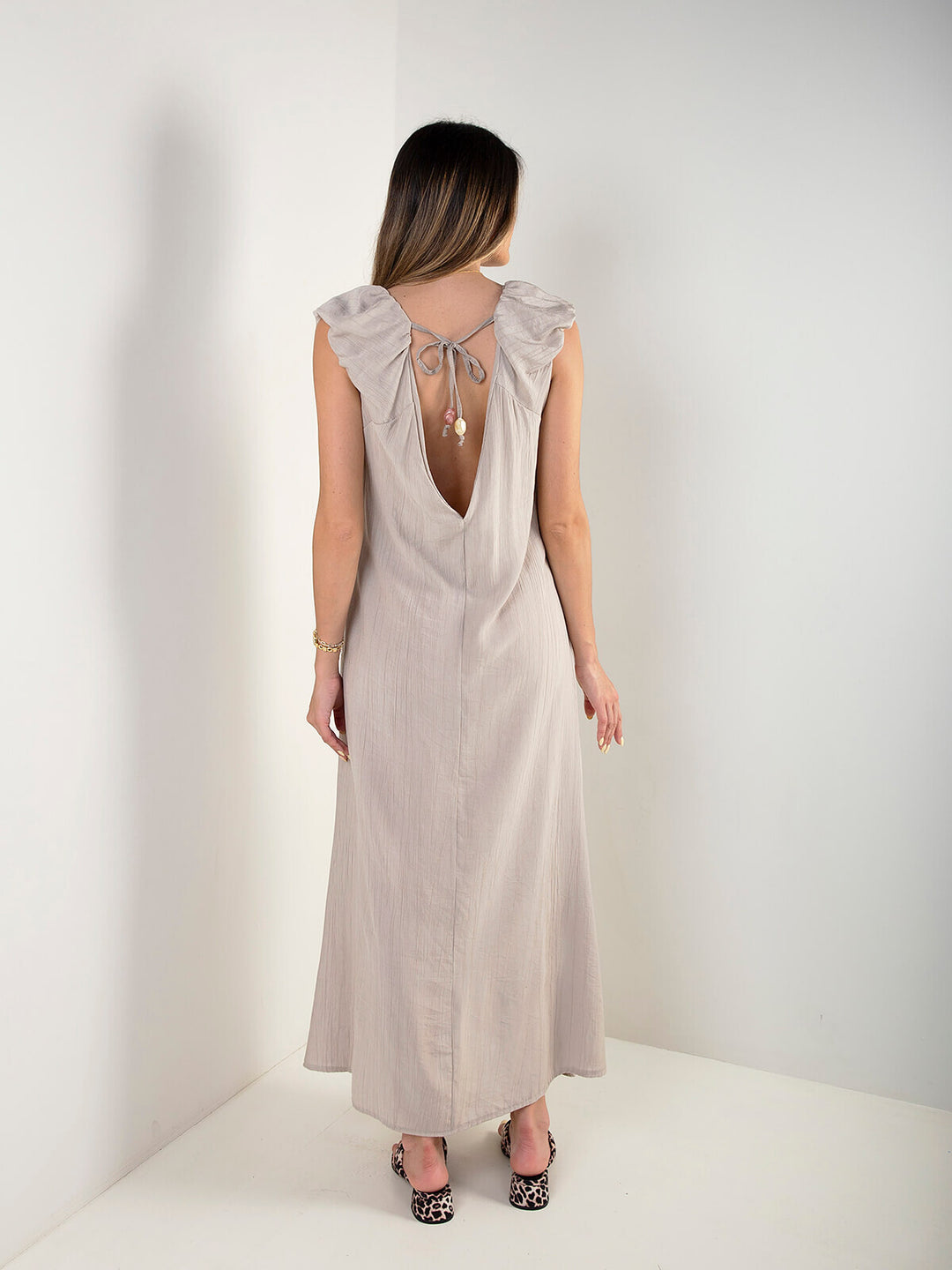 Vestido comprido fluído com alças largas