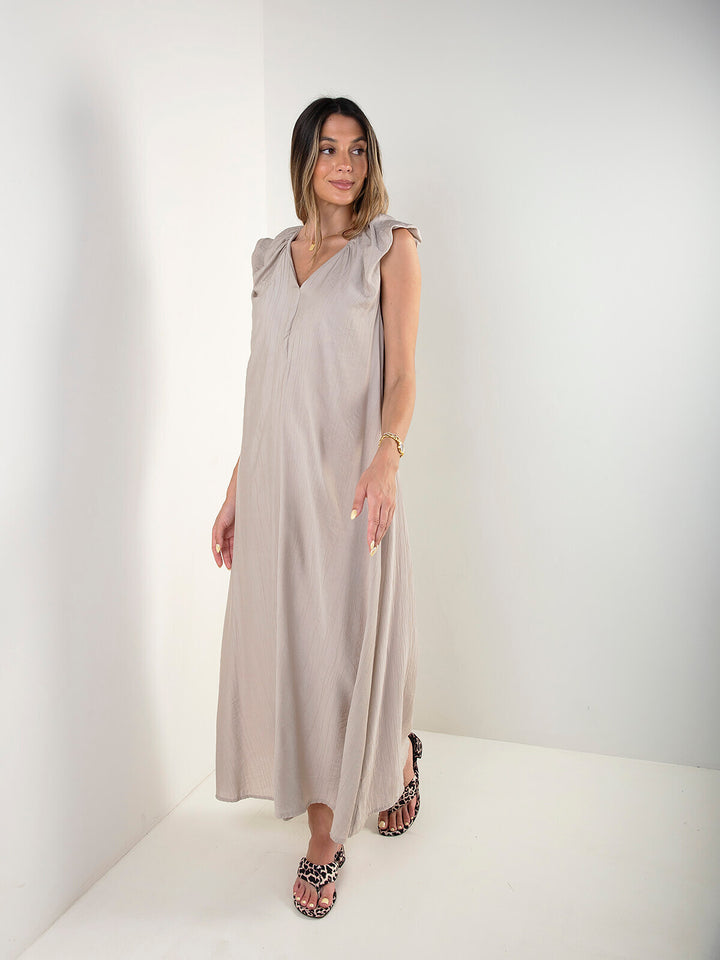 Vestido comprido fluído com alças largas