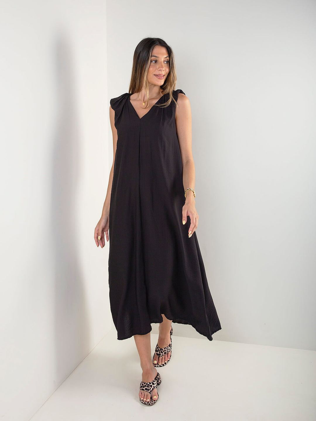 Vestido comprido fluído com alças largas
