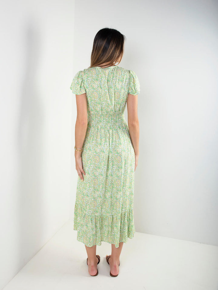 Vestido midi estampado com manga curta