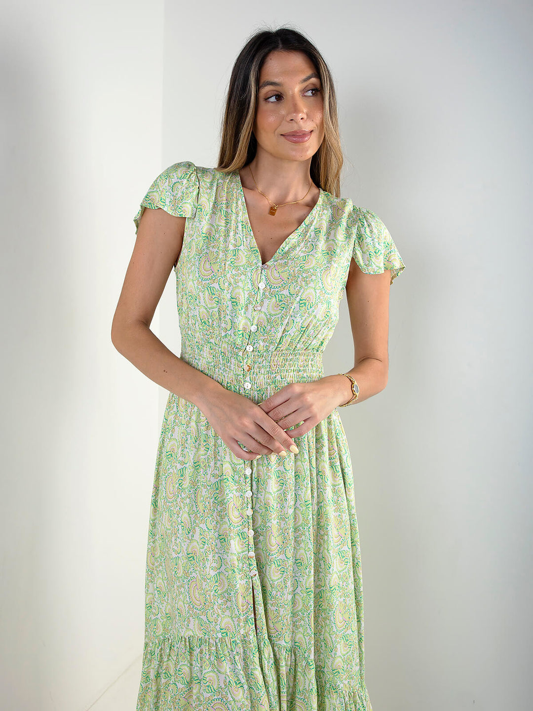 Vestido midi estampado com manga curta