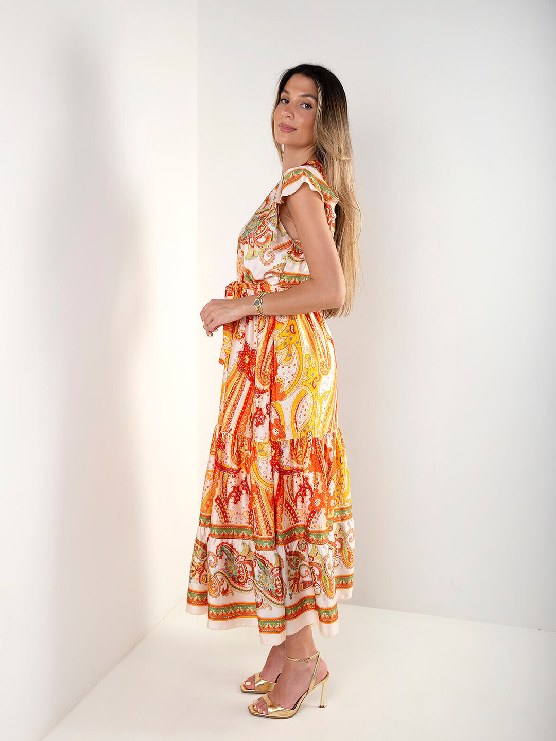 Vestido comprido estampado étnico com cinto