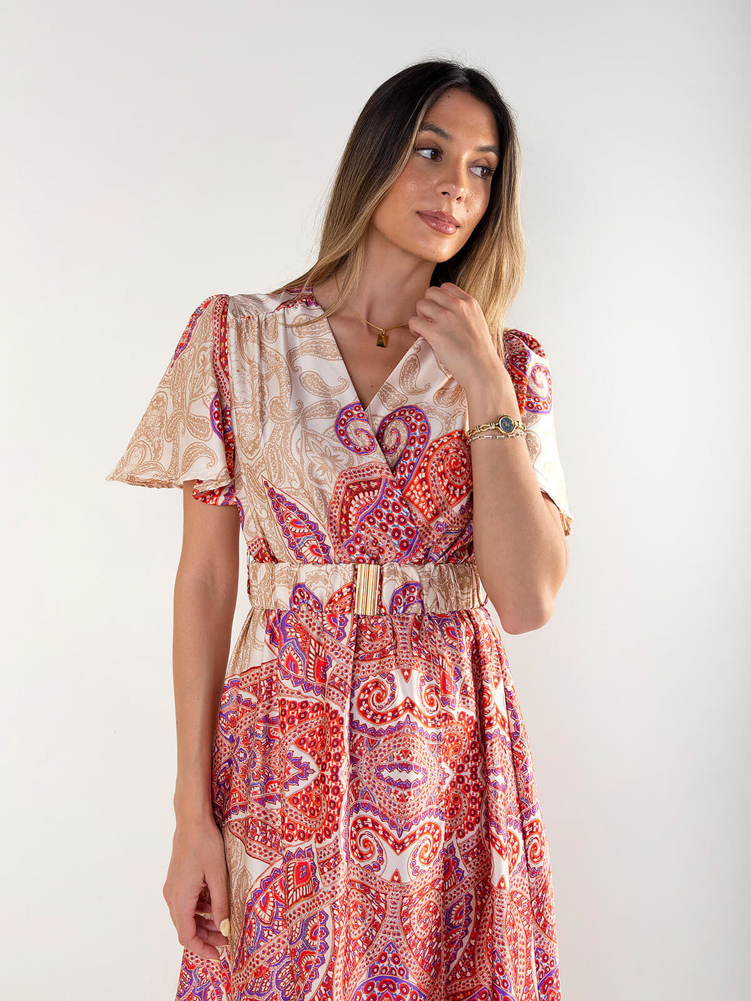 Vestido midi estampado étnico com cinto