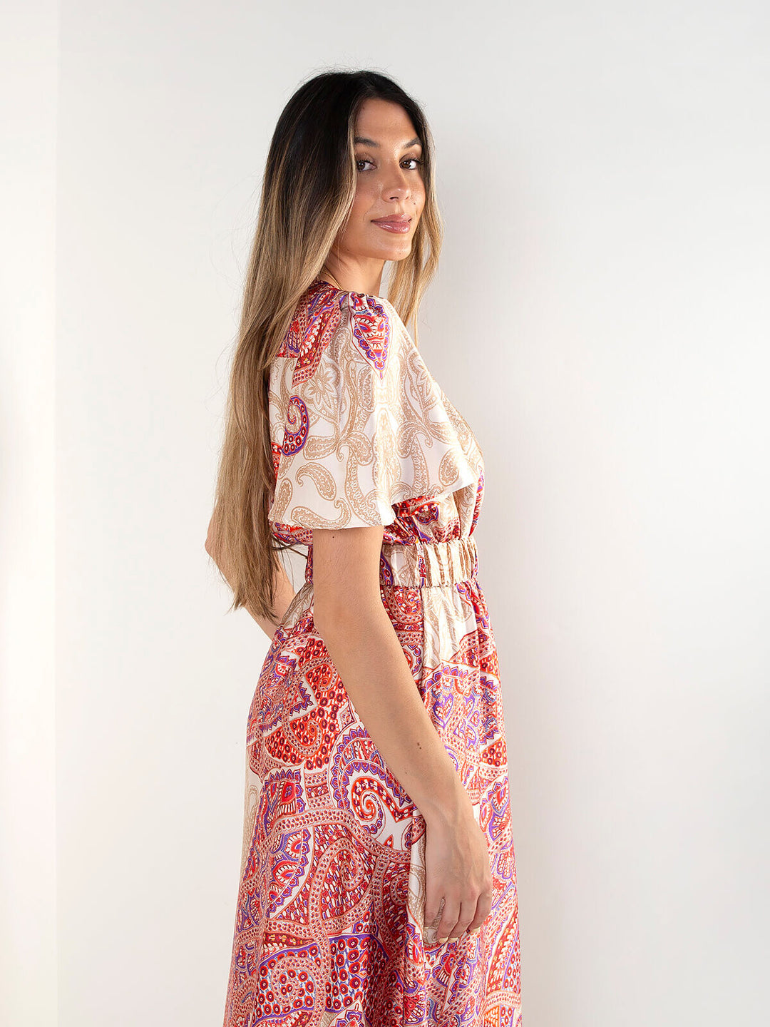Vestido midi estampado étnico com cinto